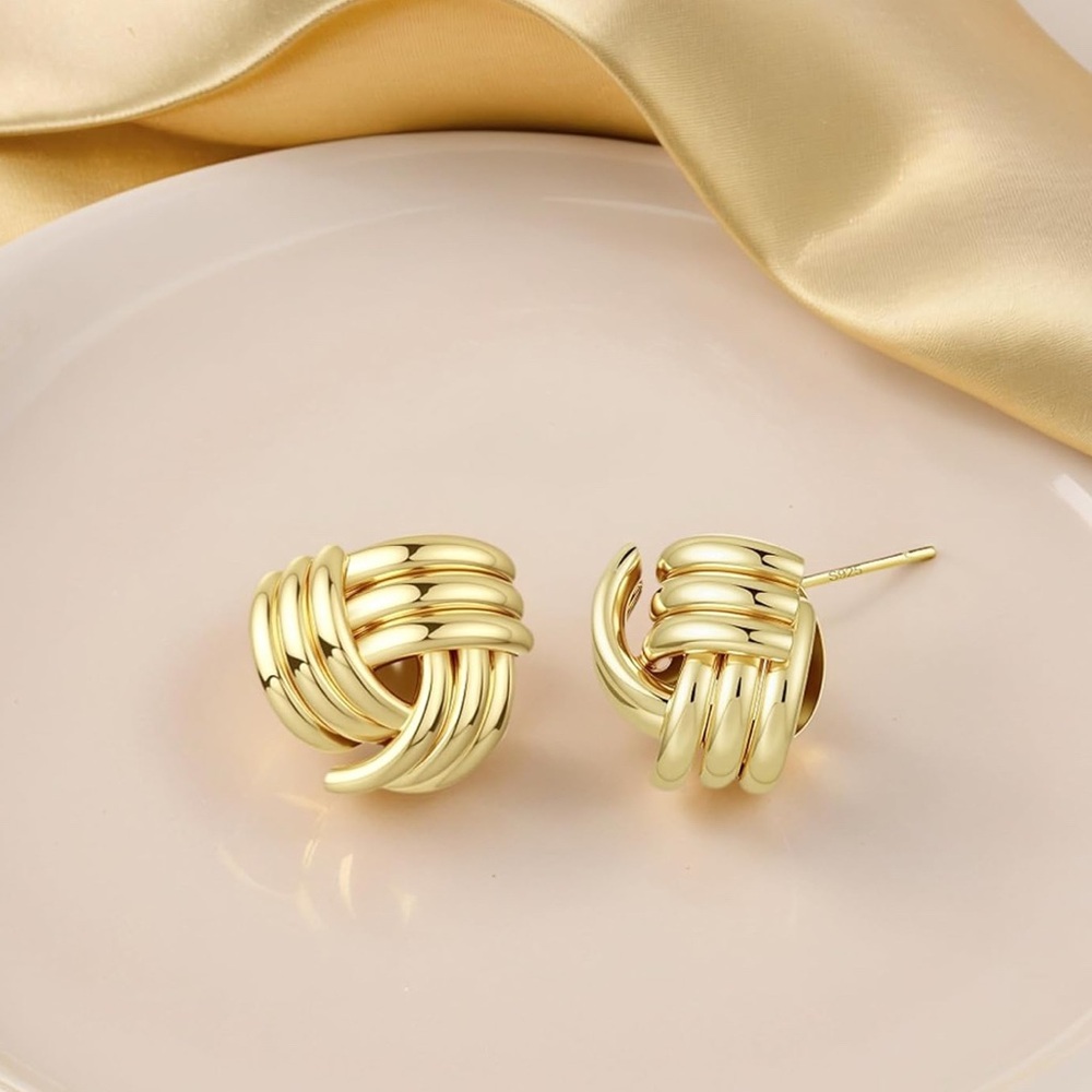 Elegant Gold Knot Earrings